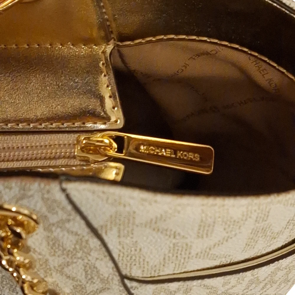 Michael Kors Large Jet Set chain  Cream and Gold Shoulder Bag - Picture 4 of 8